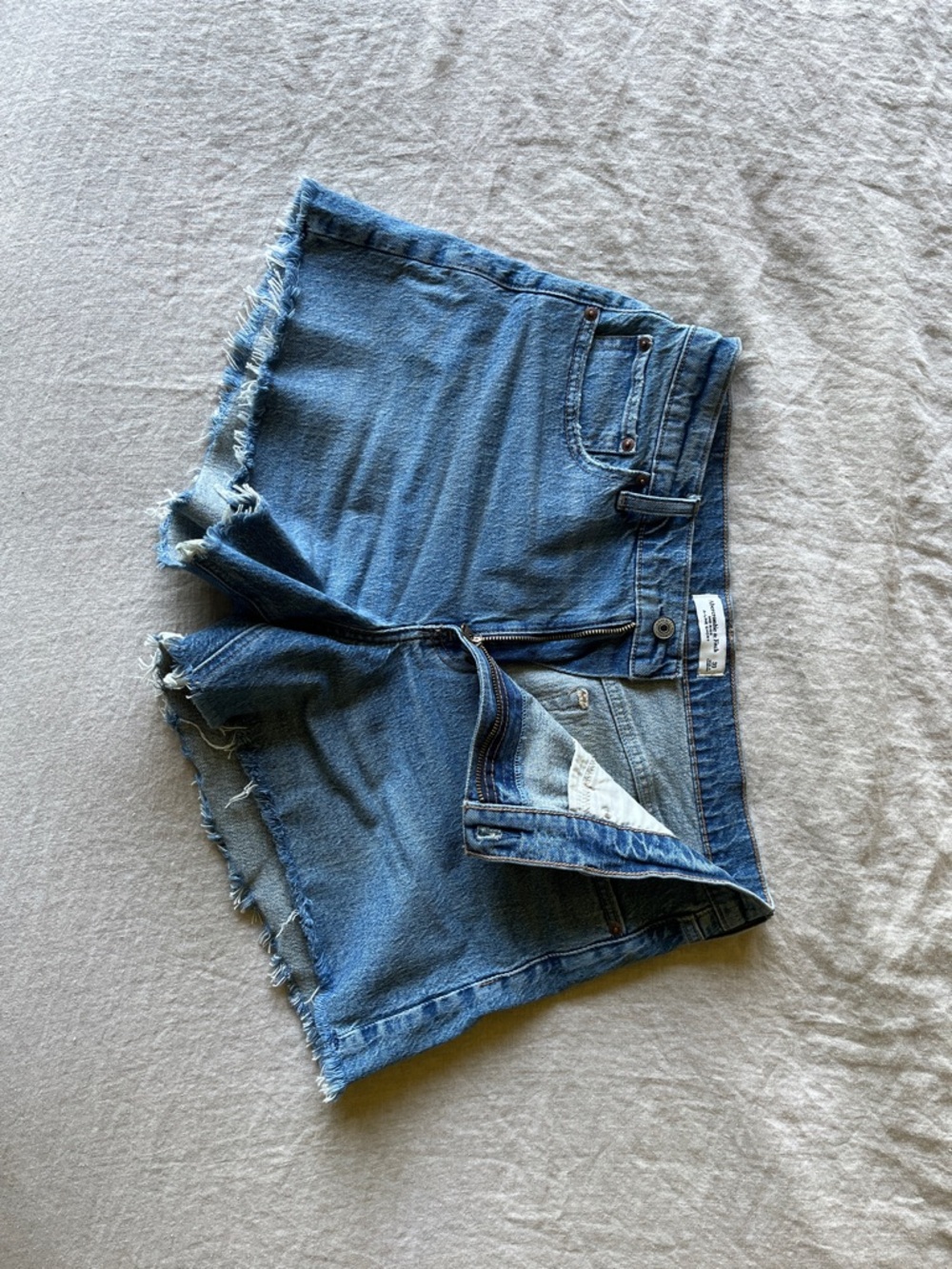 Women’s Abercrombie Mid Rise A-Line Shorts, 31.
